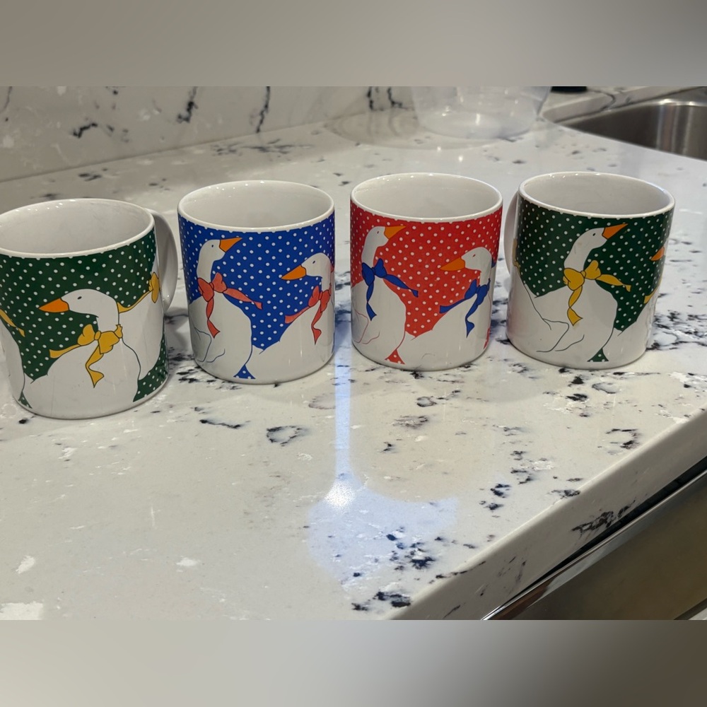 Set of 4 vintage Geese Mugs